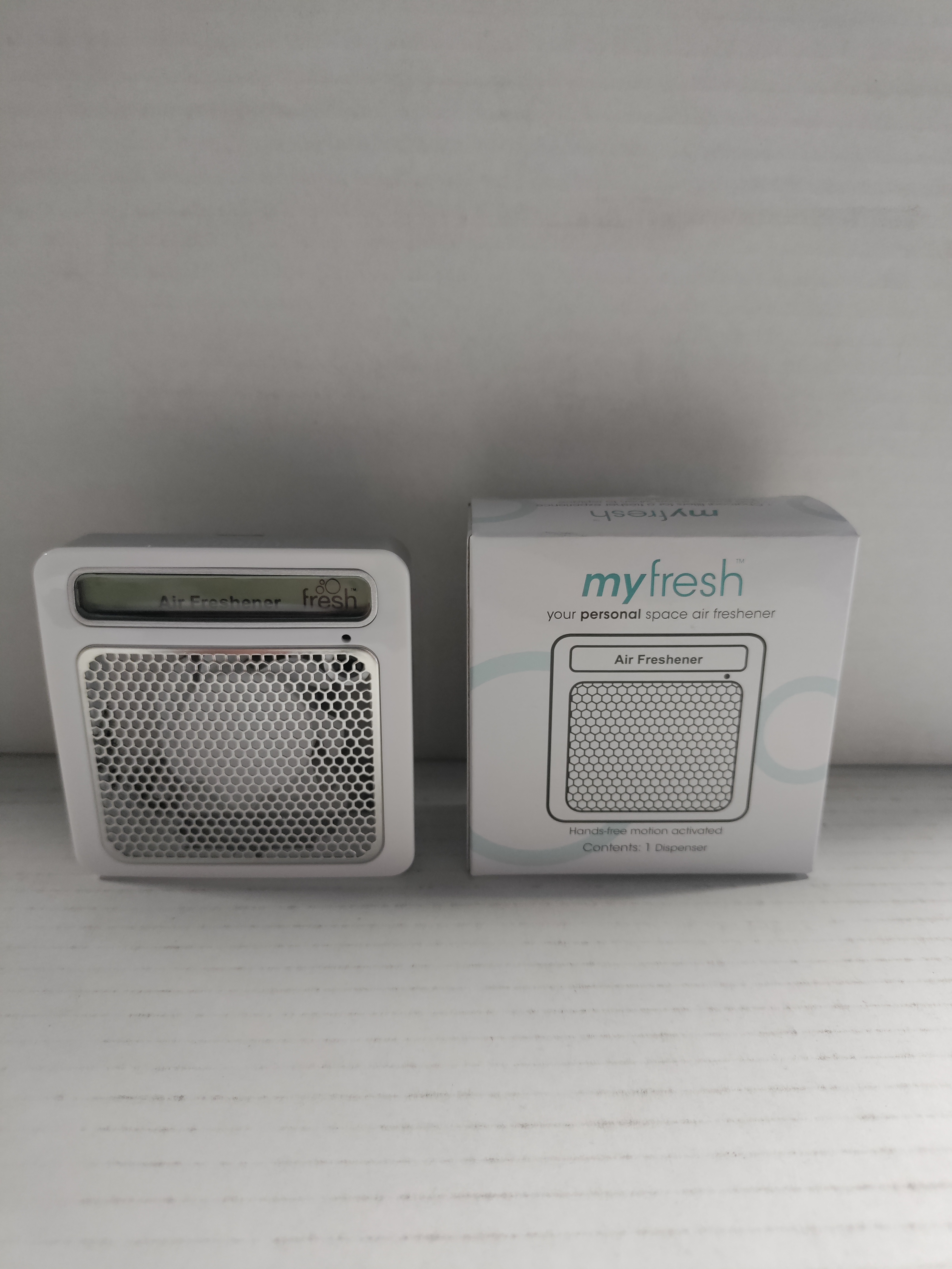 MyFresh Active Air Freshenser 
Cabinet, 60 SqFt Coverage (use 
w/ refills MYFF)